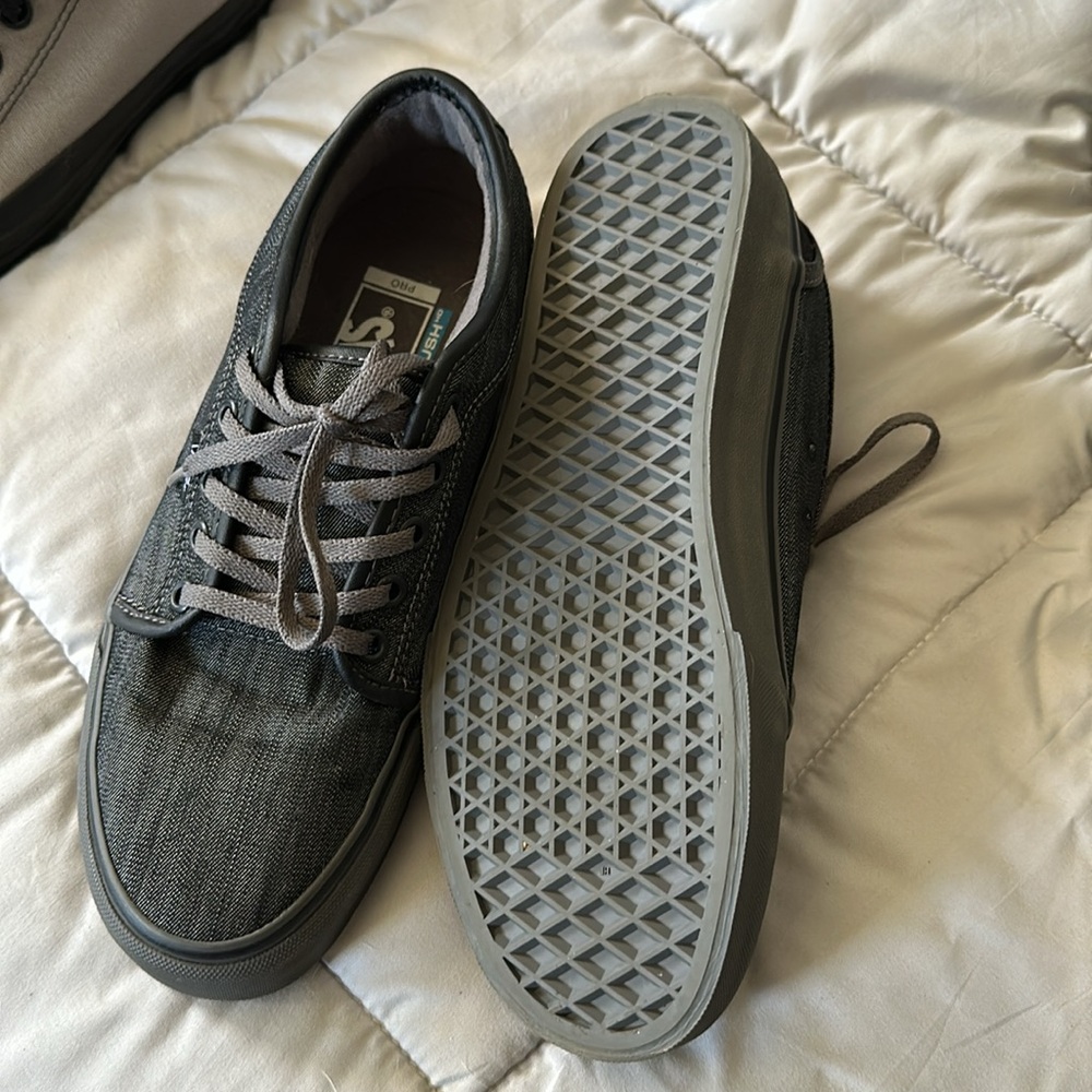 Vans - Picture 2 of 3